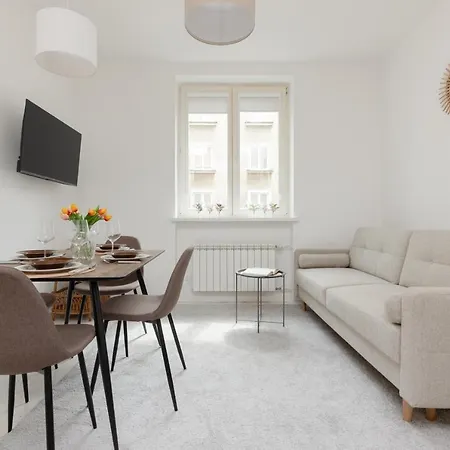 City Centre Sniadeckich Near Metro Station By Renters Apartment