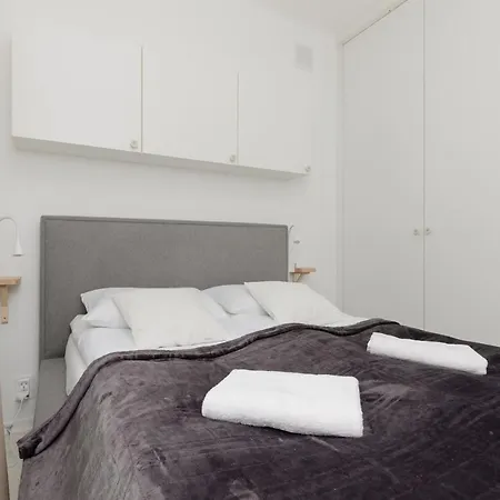Apartment City Centre Sniadeckich Near Metro Station By Renters *